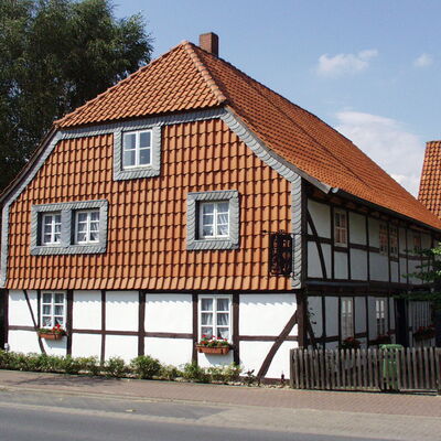 Bild vergrößern: Das historische Fachwerkhaus in Groß Düngen dient dem örtlichen Kulturverein als zentraler Veranstaltungsort.