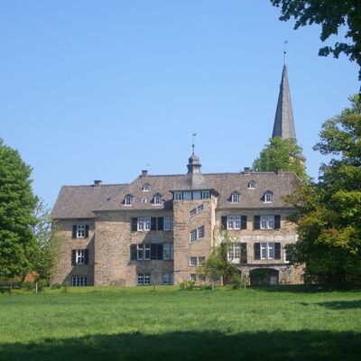 Bild vergrößern: Schlosspark mit Blick auf das Schloss im Ortsteil Bodenburg