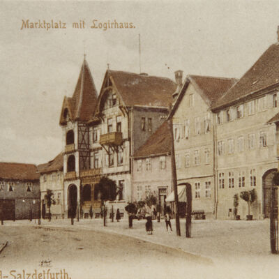 Bild vergrößern: Bad Salzdetfurther Marktplatz mit Logirhaus